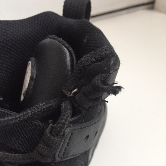 Boys Nike tennis shoes - Picture 4 of 4